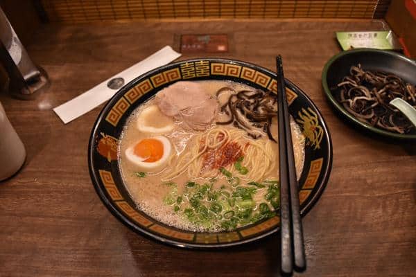 Ramen, 1. Dorayaki, 3. Takoyaki, 4. Dango, 5. Okonomiyaki, 6. Onigiri, 7. Ramen, 8. Yakitori, 9. Taiyaki, 10. Mochi