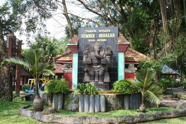 Sumber Ubalan, 1. Air Terjun Dolo, 2. Monumen Simpang Lima Gumul, 3. Gunung Kelud, 4. Gua Maria Pohsarang, 5. Air Terjun Irenggolo, 6. Candi Surawana, 7. Gumul Paradise Island, 8. Sumber Ubalan, 9. Museum Fotografi, 10. Kediri Waterpark