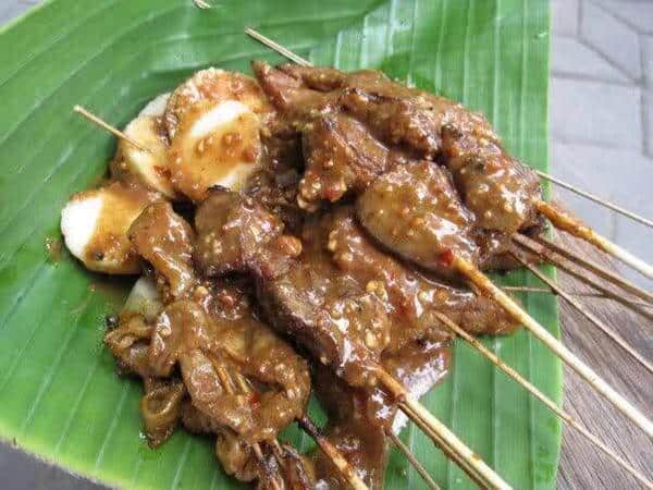 Sate Kere, 1. Serabi Solo, 2. Ampyang, 3. Sate Kere, 4. Mata Maling, 5. Intip Goreng, 6. Roti Kecik Ganep, 7. Cabuk Rambak, 8. Carang Gesing, 9. Rambak Petis, 10. Sate Buntel