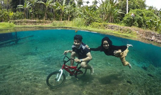 Sendang Maren, 1. Taman Kyai Langgeng, 2. Ketep Pass, 3. Candi Ngawen, 4. Kawasan Wisata Kopeng, 5. Alun-Alun Kota Magelang, 6. Candi Mendut, 7. Air Terjun Sekar Langit, 8. Gereja Ayam, 9. Pemandian Candi Umbul, 10. Punthuk Setumbu, 11. Bukit Grenden, 12. Rumah Kamera, 13. Sendang Maren, 14. Puthuk Mongkrong, 15. Goa Slandak