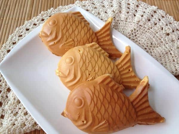 Taiyaki, 1. Dorayaki, 3. Takoyaki, 4. Dango, 5. Okonomiyaki, 6. Onigiri, 7. Ramen, 8. Yakitori, 9. Taiyaki, 10. Mochi