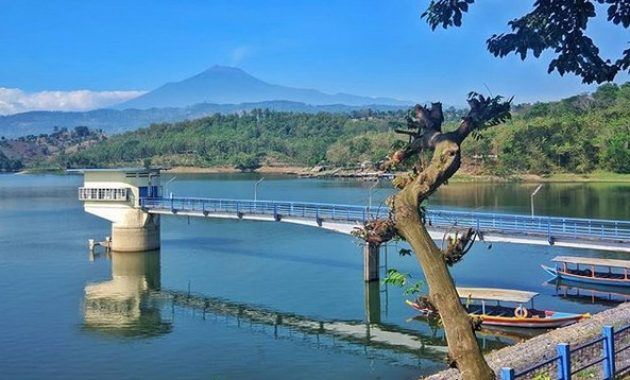 Waduk Cacaban, 1. Guciku Hot Waterboom, 2. Rita Park, 3. Pantai Purwahamba, 4. Pantai Alam Indah, 5. Curug Cantel Bumijawa, 6. Waduk Cacaban, 7. Pemandian Air Panas Guci, 8. Kebun Teh Tegal, 9. Gerbang Mas Bahari Waterpark, 10. Curug Kembar Tegal