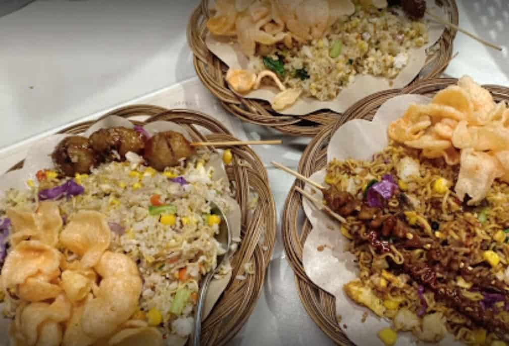 nasi goreng simongol, 1. Nasi Goreng Rempah Mafia, 2. Nasi Goreng Aep's, 3. Rumah Makan Legoh, 4. Nasi Goreng Mas Yono, 5. Nasi Goreng Simongol, 6. Waroeng Atjeh, 7. Nasi Goreng Bistik Sawah Kurung, 8. Nasi Goreng Padang Surya Bundo, 9. Nasi Goreng Dona, 10. Nasi Goreng PR