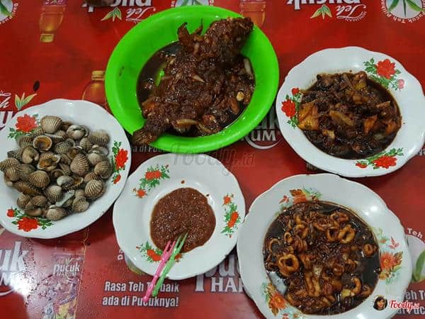 Seafood Mas Gondrong, 1. HDL 293 Seafood , 2. Parit 9 Seafood, 3. Raja Rasa, Sundanese & Sea Food Restaurant, 4. Seafood Kiloan Bang Bopak, 5. Seafood Mas Gondrong, 6. Vitamin Sea, 7. Warung Celup, 8. Lautan Merah Seafood, 9. Ikan Bakar Nelayan Makassar, 10. Dancing Crab, 11. Kepiting Chef Epi, 12. Ma'Kerang, 13. Kampung Miun 512, 14. Captain's Seafood, 15. Fish Wow Chicken
