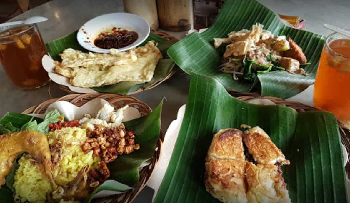 warung taru, 1. Warung Taru, 2. Sam's Strawberry Corner, 3. Dendeng Batokok Dago, 4. Warung Laos, 5. Boemi Joglo, 6. Skyline Best View Resto, 7. Kedai Timbel Dago, 8. Warung Lela, 9. Warung Salse, 10. Vitamin Sea Cafe