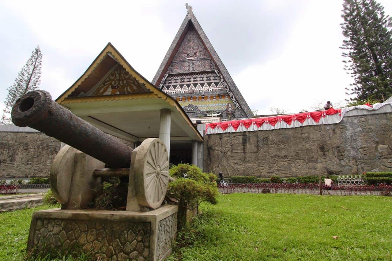 Museum Sumatera Utara, 1. Museum Sumatera Utara, 2. Taman Bermain Hillpark Sibolangit, 3. Taman Buaya Asam Kumbang, 4. Mora Indah, 5. Kebun Binatang Medan, 6. Kampung Keling, 7. Istana Maimun, 8. Tangkahan, 9. Masjid Raya Medan, 10. Graha Santa Maria Velangkanni