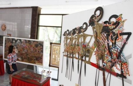 Museum Wayang Indonesia, 1. Pantai Nampu, 2. Waduk Gajah Mungkur, 3. Bukit Cumbri, 4. Air Terjun Binangun Watu Jadah, 5. Museum Wayang Indonesia, 6. Telaga Claket, 7. Pantai Banyutowo, 8. Air Terjun Setren Girimanik, 9. Goa Putri Kencono, 10. Pantai Sembukan, 11. Alas Kethu, 12. Wisata Spiritual Khayangan, 13. Goa Ngantap, 14. Air Terjun Seloresi, 15. Pantai Pringjono