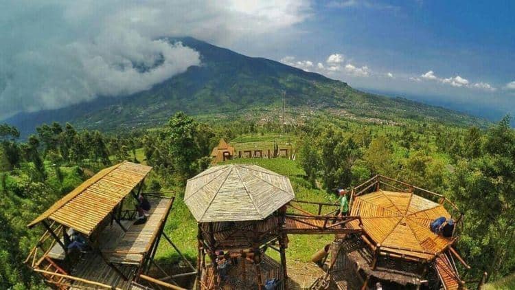 New Selo, 1. Gunung Merbabu, 2. Air Terjun Kedung Kayang, 3. Taman Air Tlatar, 4. Kampung Air Kragilan, 5. Waduk Bade, 6. New Selo, 7. Candi Lawang, 8. Pemandian Umbul Pengging, 9. Candi Sari, 10. Waduk Cengklik