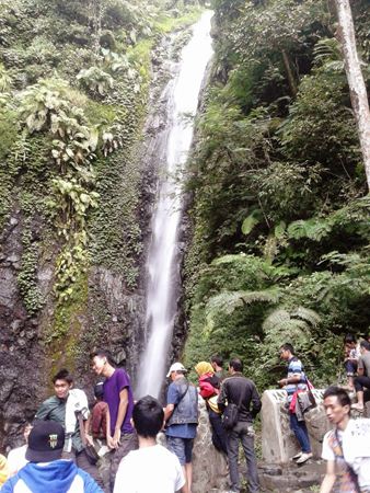 Air Terjun Kakek Bodo, 1. Pantai Lekok, 2. Gunung Bromo, 3. Taman Safari Prigen, 4. Air Terjun Kakek Bodo, 5. Pantai Penunggul, 6. Kebun Raya Purwodadi, 7. Danau Ranu Grati, 8. Candi Jawi, 9. Pemandian Banyu Biru, 10. Coban Baung