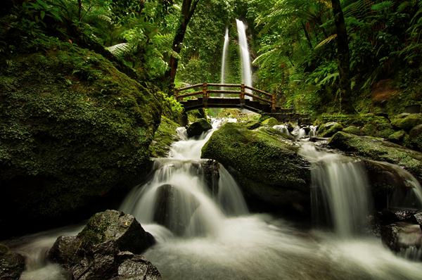 Air Terjun Jumog, 1. Museum Purba Sangiran, 2. Keraton Surakarta Hadiningrat, 3. Pandawa Water World Solo Baru, 4. Taman Sriwedari, 5. Tugu Lilin, 6. Taman Balekambang, 7. Pura Mangkunagaran, 8. Grojogan Sewu Tawangmangu, 9. Taman Satwa Taru Jurug, 10. Air Terjun Jumog