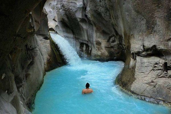 Air Terjun Mangku Sakti, 1. Pantai Senggigi, 2. Gunung Rinjani, 3. Gili Trawangan, Gili Air, dan Gili Meno, 4. Lingkoq Datu, 5. Pantai Kuta Lombok, 6. Pantai Sire, 7. Gili Kedis, 8. Pura Batu Bolong, 9. Air Terjun Mangku Sakti, 10. Pantai Selong Belanak