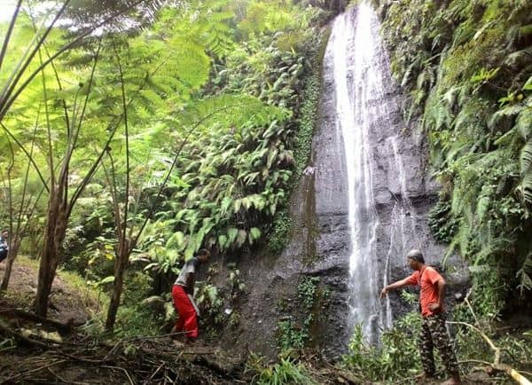 Air Terjun Seloresi, 1. Pantai Nampu, 2. Waduk Gajah Mungkur, 3. Bukit Cumbri, 4. Air Terjun Binangun Watu Jadah, 5. Museum Wayang Indonesia, 6. Telaga Claket, 7. Pantai Banyutowo, 8. Air Terjun Setren Girimanik, 9. Goa Putri Kencono, 10. Pantai Sembukan, 11. Alas Kethu, 12. Wisata Spiritual Khayangan, 13. Goa Ngantap, 14. Air Terjun Seloresi, 15. Pantai Pringjono