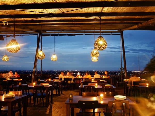 Bukit Gronggong, 1. Taman Ade Irma Suryani Nasution, 2. Pantai Kejawanan, 3. Situ Sedong, 4. Keraton Kasepuhan, 5. Wanawisata Ciwaringin, 6. Desa Wisata Cikalahang, 7. Keraton Kanoman, 8. Taman Sari Gua Sunyaragi, 9. Wisata Banyu Panas Palimanan, 10. Kampung Batik Trusmi, 11. Danau Setu Patok, 12. Makam Sunan Gunung Jati, 13. Waterboom Siwalk, 14. Bukit Gronggong, 15. Hutan Plangon