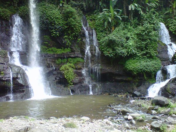 Curug Orok, 1. Gunung Papandayan, 2. Situ Bagendit, 3. Pantai Rancabuaya, 4. Kebun Binatang Cikembulan, 5. Pemandian Air Panas Darajat Pass, 6. Pantai Puncak Guha, 7. Curug Orok, 8. Pantai Santolo, 9. Kawah Putih Talaga Bodas, 10. Sabda Alam Resort &amp; Hotel