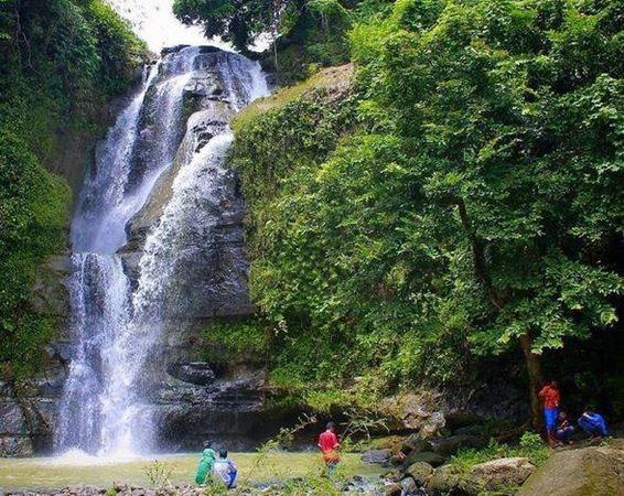 Curug Cimandaway, 1. Pantai Karang Pandan, 2. Pantai Teluk Penyu, 3. Pulau Nusakambangan, 4. Benteng Pendem, 5. Pantai Permisan, 6. Pantai Jetis, 7. Benteng Karang Bolong, 8. Wisata Hutan Payau, 9. Pantai Widarapayung, 10. Gunung Srandil, 11. Kemit Forest, 12. Curug Cimandaway, 13. Gunung Selok, 14. Pantai Sodong, 15. Curug Mandala