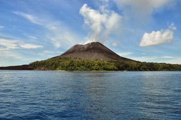 Cagar Alam Krakatau, 1. Taman Nasional Way Kambas, 2. Pantai Pasir Putih, 3. Teluk Kiluan, 4. Pantai Gigi Hiu, 5. Pulau Pahawang, 6. Cagar Alam Krakatau, 7. Pulau Sebuku, 8. Pantai Tanjung Setia, 9. Menara Siger, 10. Water Park Citra Garden, 11. Pantai Dewi Mandapa, 12. Curup Gangsa, 13. Bukit BLT, 14. Danau Ranau, 15. Pulau Mengkudu