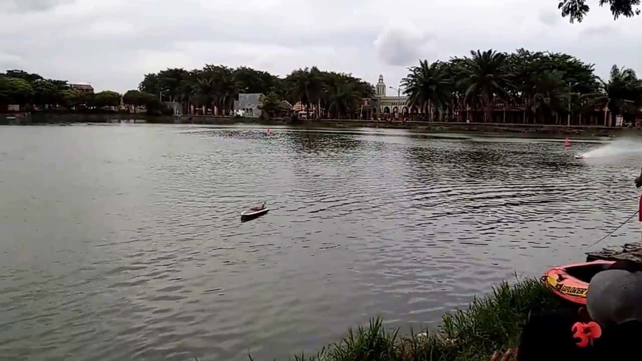 Danau Marakash, 1. Curug Parigi, 2. Taman Buaya Indonesia Jaya, 3. Waterboom Lippo Cikarang, 4. Pantai Muara Beting, 5. Danau Marakash, 6. Hutan Kota Bekasi, 7. Wisata Rumah Pohon, 8. Transera Waterpark, 9. Saung Ranggon Bekasi, 10. Danau Cibeureum