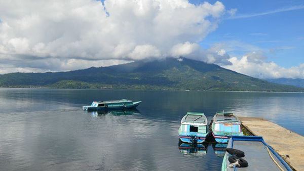Danau Ranau, 1. Taman Nasional Way Kambas, 2. Pantai Pasir Putih, 3. Teluk Kiluan, 4. Pantai Gigi Hiu, 5. Pulau Pahawang, 6. Cagar Alam Krakatau, 7. Pulau Sebuku, 8. Pantai Tanjung Setia, 9. Menara Siger, 10. Water Park Citra Garden, 11. Pantai Dewi Mandapa, 12. Curup Gangsa, 13. Bukit BLT, 14. Danau Ranau, 15. Pulau Mengkudu