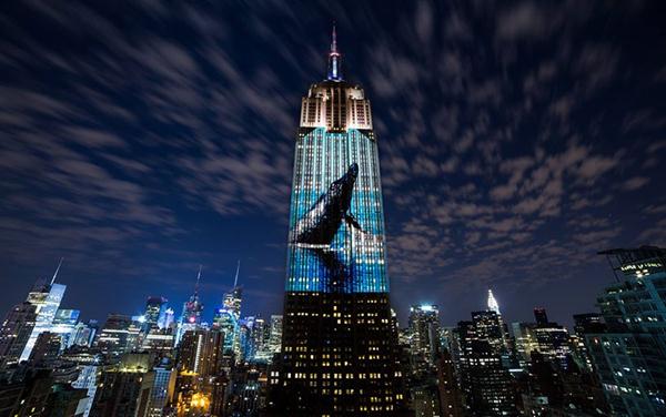 Empire State Building, 1. Times Square, 2. Patung Liberty, 3. Empire State Building, 4. Brooklyn Bridge, 5. Rockefeller Center, 6. Fifth Avenue, 7. Central Park, 8. American Museum Of Natural History, 9. 9/11 Memorial, 10. Roosevelt Island