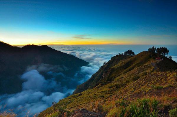 Gunung Rinjani Tempat Wisata Di Lombok, 1. Pantai Senggigi, 2. Gunung Rinjani, 3. Gili Trawangan, Gili Air, dan Gili Meno, 4. Lingkoq Datu, 5. Pantai Kuta Lombok, 6. Pantai Sire, 7. Gili Kedis, 8. Pura Batu Bolong, 9. Air Terjun Mangku Sakti, 10. Pantai Selong Belanak