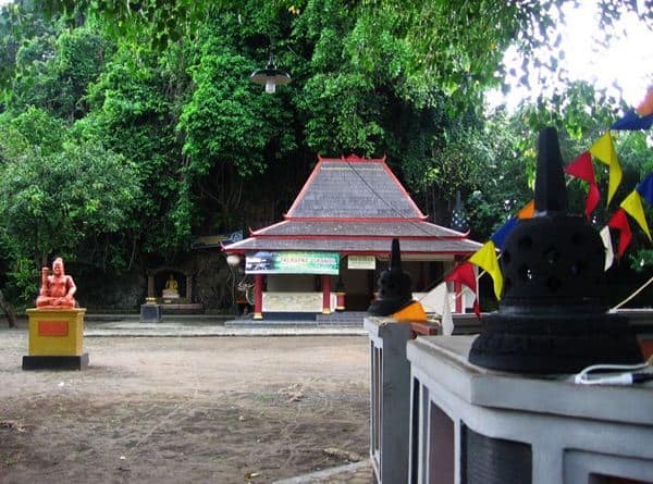 Gunung Srandil, 1. Pantai Karang Pandan, 2. Pantai Teluk Penyu, 3. Pulau Nusakambangan, 4. Benteng Pendem, 5. Pantai Permisan, 6. Pantai Jetis, 7. Benteng Karang Bolong, 8. Wisata Hutan Payau, 9. Pantai Widarapayung, 10. Gunung Srandil, 11. Kemit Forest, 12. Curug Cimandaway, 13. Gunung Selok, 14. Pantai Sodong, 15. Curug Mandala
