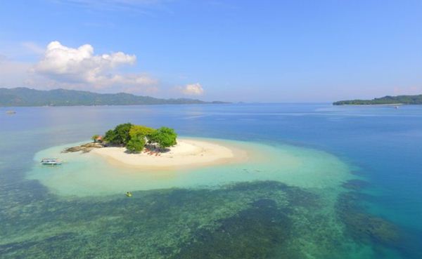 Gili Kedis, 1. Pantai Senggigi, 2. Gunung Rinjani, 3. Gili Trawangan, Gili Air, dan Gili Meno, 4. Lingkoq Datu, 5. Pantai Kuta Lombok, 6. Pantai Sire, 7. Gili Kedis, 8. Pura Batu Bolong, 9. Air Terjun Mangku Sakti, 10. Pantai Selong Belanak