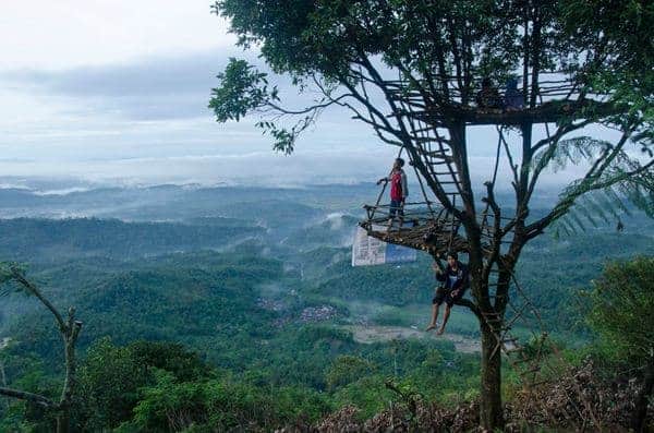 Igir Wringin, 1. Desa Wisata Karangbanjar, 2. Owabong, 3. Puncak Sendaren, 4. Goa Lawa, 5. Curug Silintang dan Silawang, 6. Sungai Watu Wujur, 7. Igir Wringin, 8. Situ Tirta Marta, 9. Agrowisata Lembah Asri Purbalingga, 10. Curug Nini