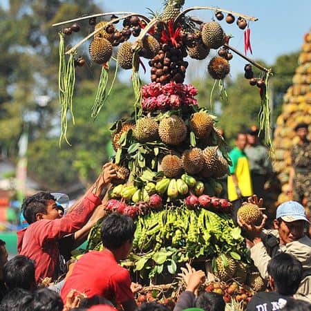 Kampung Durian, 1. Air Terjun Tretes, 2. Kedung Cinet, 3. Kawasan Makam Gus Dur, 4. Candi Rimbi, 5. Goa Sriti, 6. Sendang Made, 7. Wana Wisata Sumberboto, 8. Taman Tirta Keplaksari, 9. Klenteng Hong San Kiong, 10. Kampung Durian, 11. Goa Sigolo-golo, 12. Air Terjun Sekar Pundak Sari, 13. Alas Gedangan Mojoagung, 14. Kampoeng Djawi, 15. Air Terjun Grenjeng