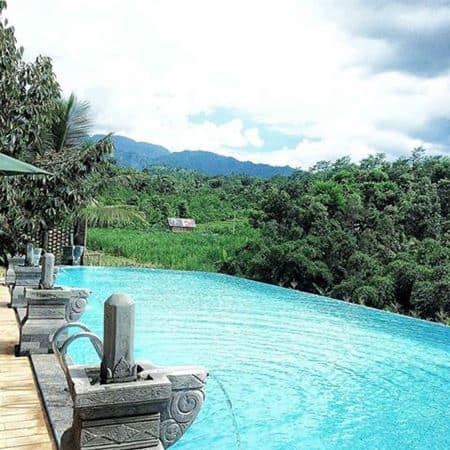1. Air Terjun Tretes, 2. Kedung Cinet, 3. Kawasan Makam Gus Dur, 4. Candi Rimbi, 5. Goa Sriti, 6. Sendang Made, 7. Wana Wisata Sumberboto, 8. Taman Tirta Keplaksari, 9. Klenteng Hong San Kiong, 10. Kampung Durian, 11. Goa Sigolo-golo, 12. Air Terjun Sekar Pundak Sari, 13. Alas Gedangan Mojoagung, 14. Kampoeng Djawi, 15. Air Terjun Grenjeng
