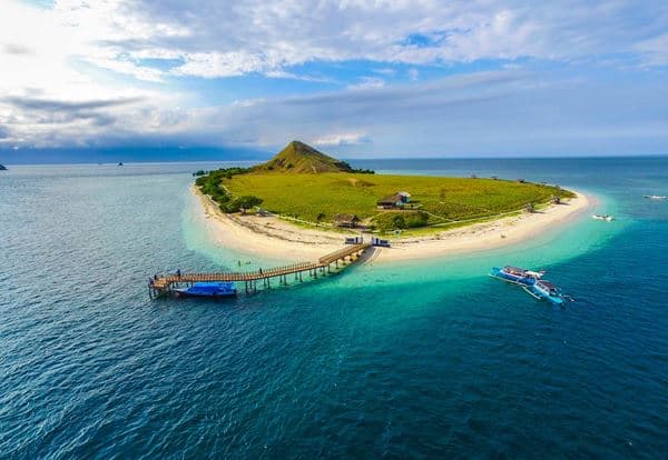 Pulau Kenawa, 1. Poto Jarum, 2. Pantai Tanjung Pasir, 3. Pantai Ai Manis, 4. Air Terjun Mata Jitu, 5. Brang Sedo, 6. Pantai Tanjung Aan, 7. Hutan Sesaot, 8. Bukit Malimbu, 9. Air Terjun Diwu Mbai, 10. Desa Poto, 11. Takat Segele, 12. Pantai Tanjung Bloam, 13. Pulau Paserang, 14. Pulau Kenawa, 15. Pantai Yoyo