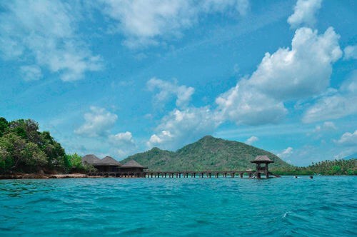 Pulau Pahawang, 1. Taman Nasional Way Kambas, 2. Pantai Pasir Putih, 3. Teluk Kiluan, 4. Pantai Gigi Hiu, 5. Pulau Pahawang, 6. Cagar Alam Krakatau, 7. Pulau Sebuku, 8. Pantai Tanjung Setia, 9. Menara Siger, 10. Water Park Citra Garden, 11. Pantai Dewi Mandapa, 12. Curup Gangsa, 13. Bukit BLT, 14. Danau Ranau, 15. Pulau Mengkudu