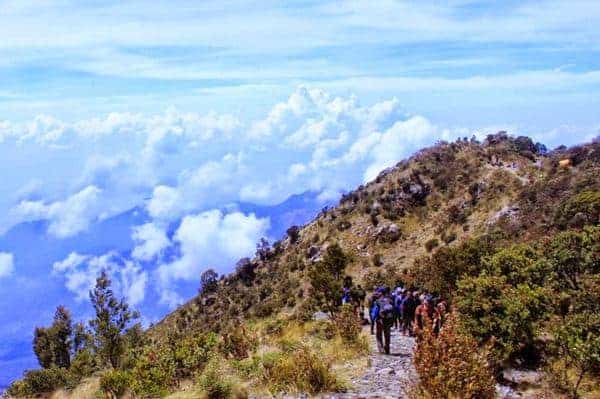 Puncak Gunung Lawu, 1. Air Terjun Grojogan Sewu, 2. Taman Ria Balekambang, 3. Tahura Ngargoyoso, 4. Telaga Madirda, 5. Bumi Perkemahan Camping Lawu Resort dan Hutan Pinus Sekipan, 6. Perkebunan Teh Kemuning, 7. Agrowisata Sondokoro, 8. Puncak Gunung Lawu, 9. Astana Giribangun, 10. Wisata Tubing Goasari Ngargoyoso