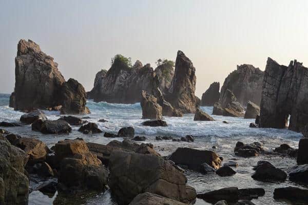 Pantai Gigi Hiu, 1. Taman Nasional Way Kambas, 2. Pantai Pasir Putih, 3. Teluk Kiluan, 4. Pantai Gigi Hiu, 5. Pulau Pahawang, 6. Cagar Alam Krakatau, 7. Pulau Sebuku, 8. Pantai Tanjung Setia, 9. Menara Siger, 10. Water Park Citra Garden, 11. Pantai Dewi Mandapa, 12. Curup Gangsa, 13. Bukit BLT, 14. Danau Ranau, 15. Pulau Mengkudu