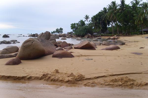 Pantai Pasir Panjang, 1. Pantai Kijing, 2. Aloe Vera Center, 3. Pantai Pasir Panjang, 4. Rumah Betang Radakng, 5. Keraton Kadriah, 6. Hutan Kota (Arboretum Sylva Untan), 7. Tugu Khatulistiwa, 8. Taman Alun Kapuas, 9. Paradise-Q Waterpark, 10. Sinka Island Park
