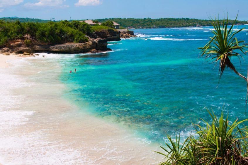 Pantai Penunggul, 1. Pantai Lekok, 2. Gunung Bromo, 3. Taman Safari Prigen, 4. Air Terjun Kakek Bodo, 5. Pantai Penunggul, 6. Kebun Raya Purwodadi, 7. Danau Ranu Grati, 8. Candi Jawi, 9. Pemandian Banyu Biru, 10. Coban Baung