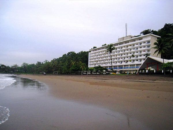 Pantai Pelabuhan Ratu Tempat Wisata Di Sukabumi, 1. Ujung Genteng, 2. Batu Hiu, 3. Rancabuaya, 4. Karang Song, 5. Pamayangsari, 6. Pelabuhan Ratu, 7. Sedari