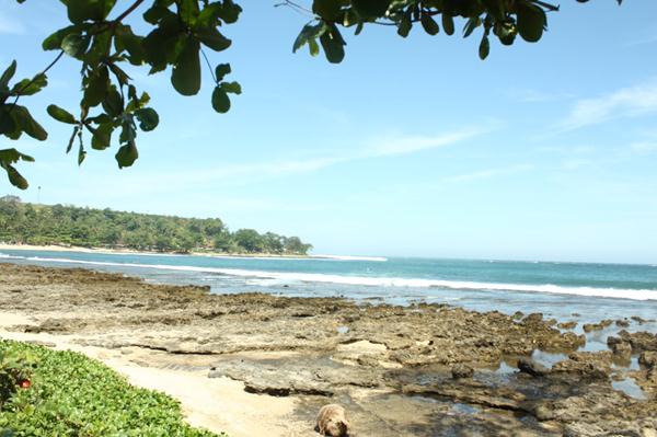 Pantai Rancabuaya, 1. Ujung Genteng, 2. Batu Hiu, 3. Rancabuaya, 4. Karang Song, 5. Pamayangsari, 6. Pelabuhan Ratu, 7. Sedari