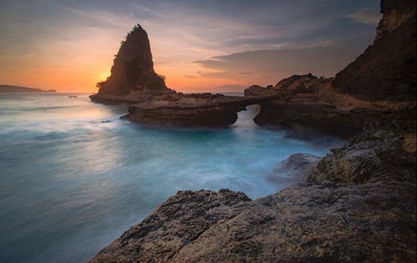 Pantai Tanjung Bloam, 1. Poto Jarum, 2. Pantai Tanjung Pasir, 3. Pantai Ai Manis, 4. Air Terjun Mata Jitu, 5. Brang Sedo, 6. Pantai Tanjung Aan, 7. Hutan Sesaot, 8. Bukit Malimbu, 9. Air Terjun Diwu Mbai, 10. Desa Poto, 11. Takat Segele, 12. Pantai Tanjung Bloam, 13. Pulau Paserang, 14. Pulau Kenawa, 15. Pantai Yoyo
