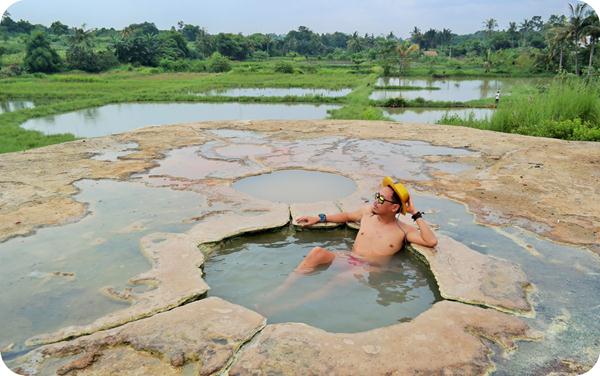Pemandian Air Panas Tirta Sanita Ciseeng, 1. Danau Situ Gede, 2. Kebun Raya Bogor, 3. Telaga Warna, 4. Gunung Pancar, 5. Taman Riung Gunung, 6. Agrowisata Gunung Mas, 7. Pemandian Air Panas Tirta Sanita Ciseeng, 8. Sentul Paradise Park, 9. Kebun Raya Cibodas, 10. Curug Ngumpet, 11. Goa Agung Garunggang, 12. Curug Leuwi Lieuk, 13. Gunung Munara, 14. Curug Cibaliung, 15. Gunung Batu Jonggol