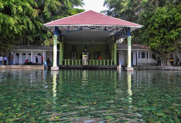 Pemandian Umbul Pengging, 1. Gunung Merbabu, 2. Air Terjun Kedung Kayang, 3. Taman Air Tlatar, 4. Kampung Air Kragilan, 5. Waduk Bade, 6. New Selo, 7. Candi Lawang, 8. Pemandian Umbul Pengging, 9. Candi Sari, 10. Waduk Cengklik