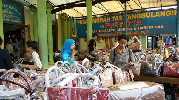Tanggulangin, 1. Pantai Kepetingan, 2. Lumpur Lapindo, 3. Tanggulangin, 4. Wisata Bahari Tlocor dan Pulau Sarinah, 5. Kolam Pemancingan Sedati, 6. Alun-Alun Sidoarjo, 7. Kampung Batik Jetis, 8. Delta Fishing, 9. Museum Mpu Tantular, 10. Candi Pari