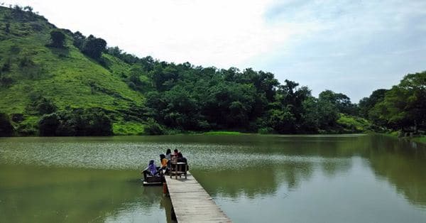 Telaga Claket, 1. Pantai Nampu, 2. Waduk Gajah Mungkur, 3. Bukit Cumbri, 4. Air Terjun Binangun Watu Jadah, 5. Museum Wayang Indonesia, 6. Telaga Claket, 7. Pantai Banyutowo, 8. Air Terjun Setren Girimanik, 9. Goa Putri Kencono, 10. Pantai Sembukan, 11. Alas Kethu, 12. Wisata Spiritual Khayangan, 13. Goa Ngantap, 14. Air Terjun Seloresi, 15. Pantai Pringjono