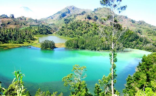 Telaga Warna Tempat Wisata Alam Di Bogor, 1. Danau Situ Gede, 2. Kebun Raya Bogor, 3. Telaga Warna, 4. Gunung Pancar, 5. Taman Riung Gunung, 6. Agrowisata Gunung Mas, 7. Pemandian Air Panas Tirta Sanita Ciseeng, 8. Sentul Paradise Park, 9. Kebun Raya Cibodas, 10. Curug Ngumpet, 11. Goa Agung Garunggang, 12. Curug Leuwi Lieuk, 13. Gunung Munara, 14. Curug Cibaliung, 15. Gunung Batu Jonggol