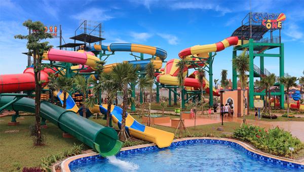 Transera Waterpark, 1. Curug Parigi, 2. Taman Buaya Indonesia Jaya, 3. Waterboom Lippo Cikarang, 4. Pantai Muara Beting, 5. Danau Marakash, 6. Hutan Kota Bekasi, 7. Wisata Rumah Pohon, 8. Transera Waterpark, 9. Saung Ranggon Bekasi, 10. Danau Cibeureum