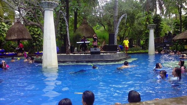 Waterboom Lippo Cikarang, 1. Curug Parigi, 2. Taman Buaya Indonesia Jaya, 3. Waterboom Lippo Cikarang, 4. Pantai Muara Beting, 5. Danau Marakash, 6. Hutan Kota Bekasi, 7. Wisata Rumah Pohon, 8. Transera Waterpark, 9. Saung Ranggon Bekasi, 10. Danau Cibeureum