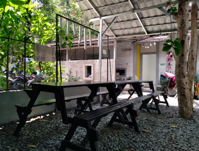dahari resto_, 1. Kafe Kupu-kupu, 2. The Casturi Cafe & Resto, 3. 372 Kopi Kolmas, 4. Kafe Cabin Truck, 5. Rumah Pinus Coffee & Resto, 6. Disini Cafe, 7. Inaka Coffee, 8. Dahari Resto Cafe, 9. Neka Kopi, 10. Venus Cafe