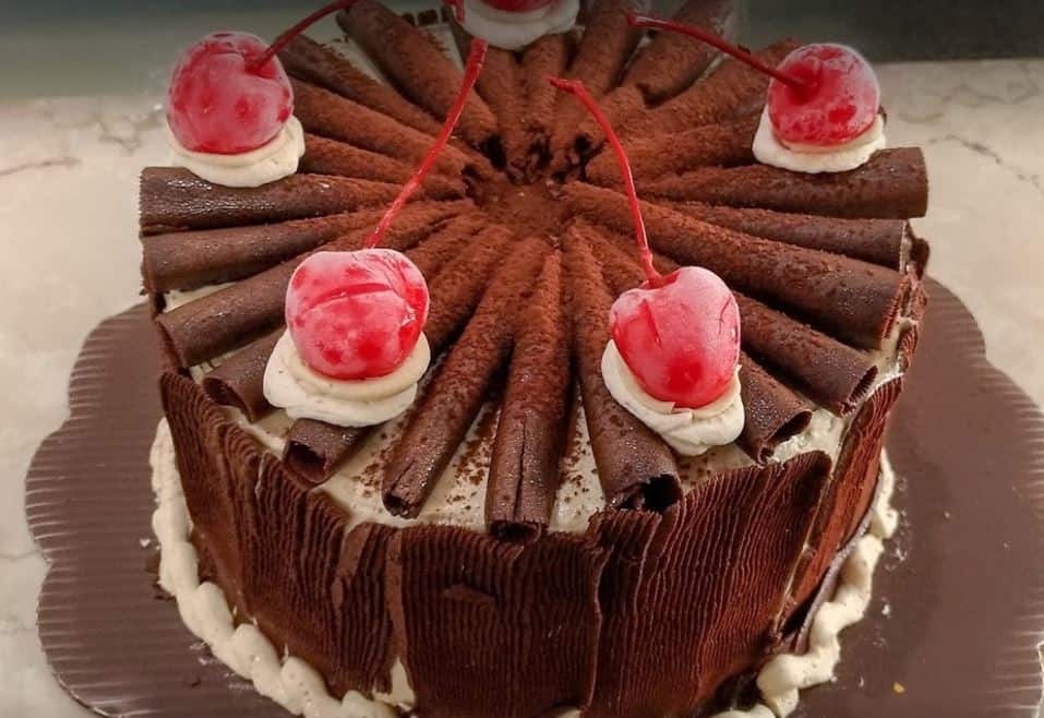 1. Toko Coklat, 2. Istana Cokelat, 3. Cokelat Klasik Bandung, 4. Toko Cokelat MGC, 5. L'Agie Cokelat, 6. Chocodot, 7. Dhestchza, 8. Delfino Cake &amp; Chocolate, 9. Cizz Cheesecake &amp; Friends, 10. Fentry Chocolate, Candy &amp; Jelly
