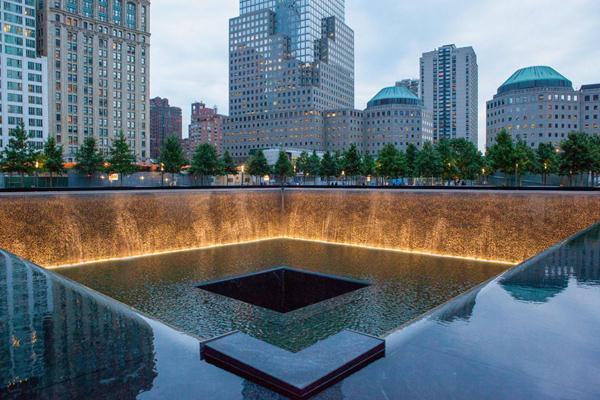 9/11 Memorial, 1. Times Square, 2. Patung Liberty, 3. Empire State Building, 4. Brooklyn Bridge, 5. Rockefeller Center, 6. Fifth Avenue, 7. Central Park, 8. American Museum Of Natural History, 9. 9/11 Memorial, 10. Roosevelt Island