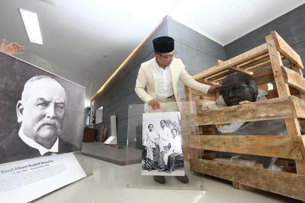 Museum Kota Bandung, 1. Museum Geologi, 2. Museum Konferensi Asia Afrika, 3. Sri Baduga Museum, 4. Museum Gedung Sate, 5. Mandala Wangsit Siliwangi Museum, 5. Museum Pos Indonesia, 6. Museum Pendidikan Nasional UPI, 8. Museum Kota Bandung, 9. Museum Nike Ardila, 10. Museum Barli