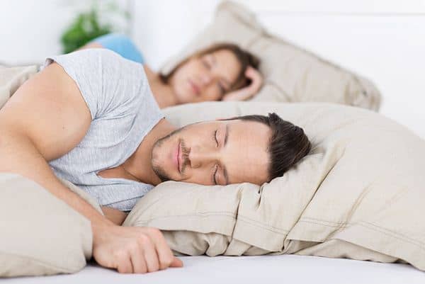 Cukup tidur sebelum pergi, 1. Makan secukupnya saja, 2. Hindari makanan yang dapat menyebabkan mabuk, 3. Tidak membaca saat perjalanan, 4. Jaga suhu udara di dalam kendaraan, 5. Pastikan tempat duduk Anda nyaman, 6. Hindari penggunaan pewangi yang menyengat, 7. Duduk di bangku depan sebelah pengemudi, 8. Hindari jalanan yang tidak rata, 9. Cukup tidur sebelum pergi, 10. Minum obat anti mabuk